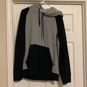 Gray/black Oakley hoodie size med